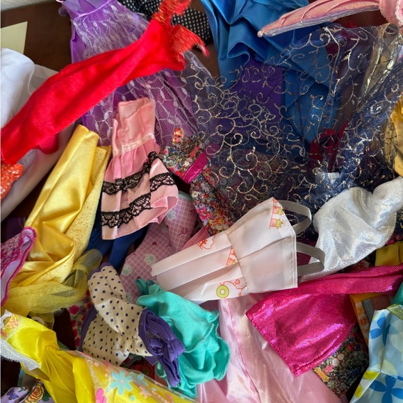 70+ Pc Barbie Dress Lot Casual Princess Vintage Mix Girlhoodcore Toy Bag 2 - Picture 5 of 8